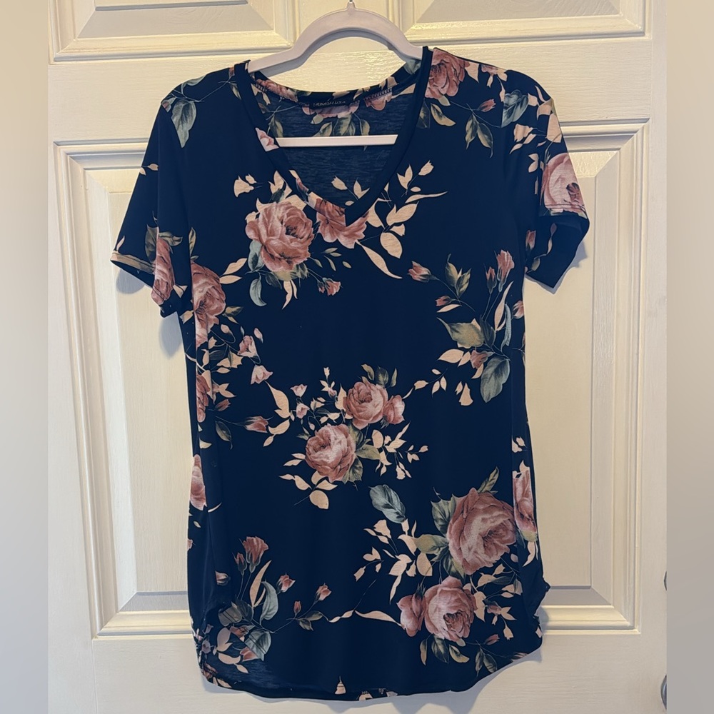 Boutique brand navy floral short sleeve tee